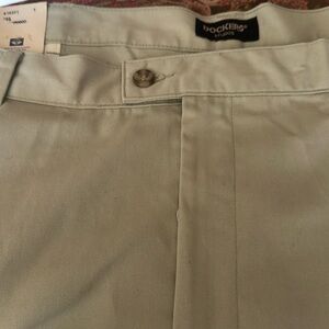 Dockers  Khaki Pleated Classic Fit Slacks men W44 L32 NWT